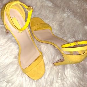 Sexy yellow suede strapped sandal heels